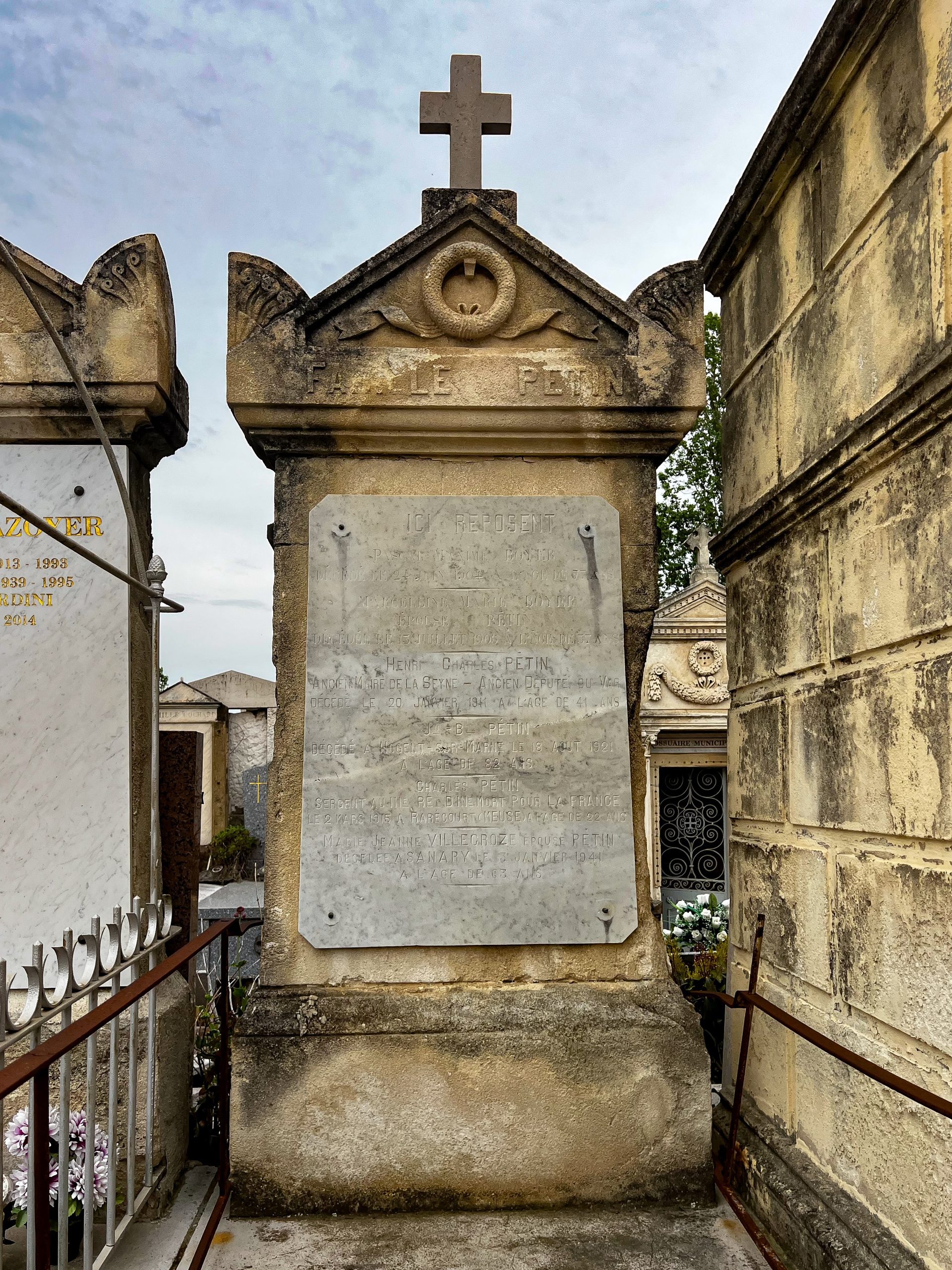 B9939690-1C3D-4BA6-8F4C-C7EF7CCD4F90_1_201_a