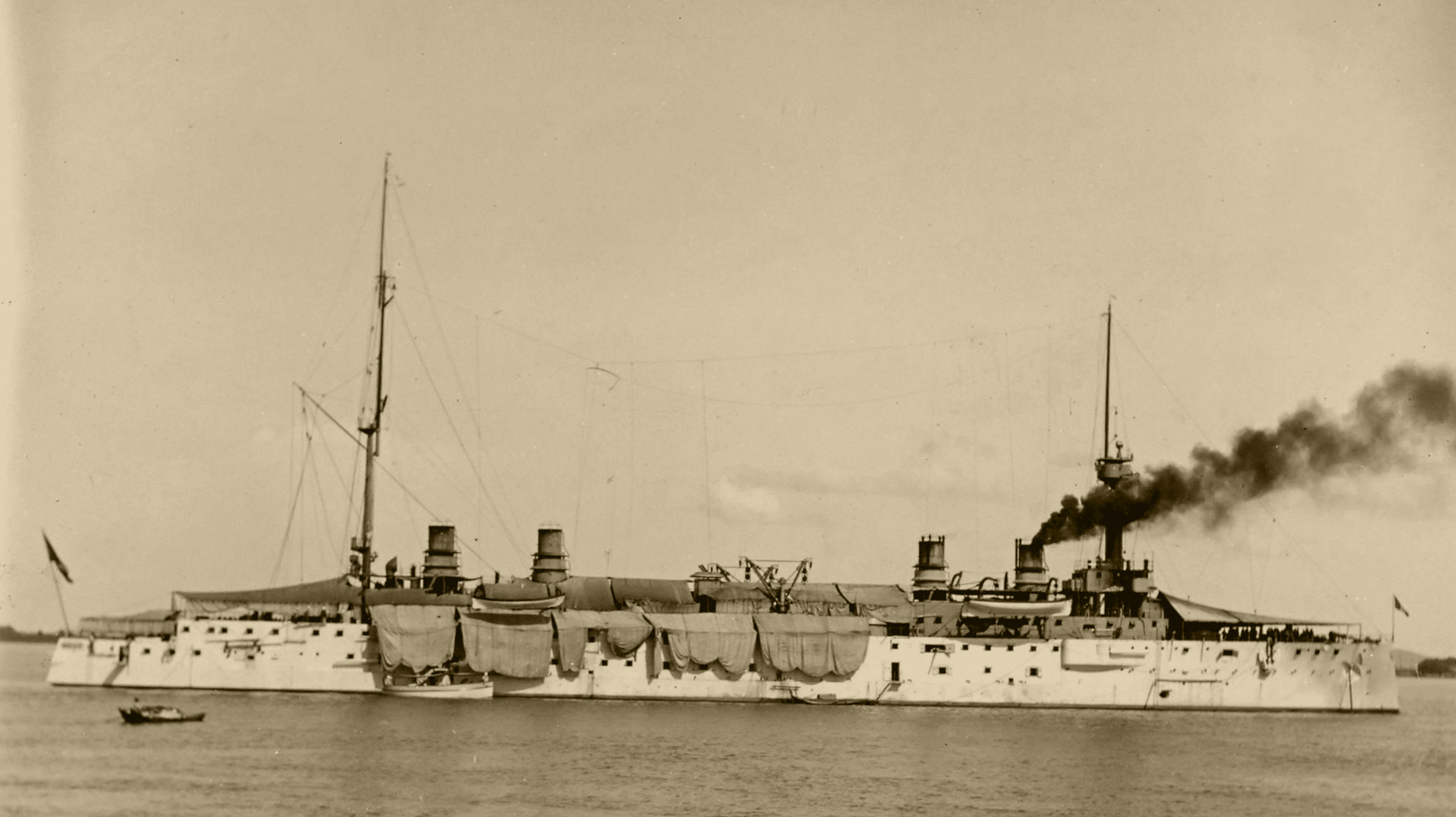 Croiseur_cuirassé_Sully_à_Hankow_-_Bibliothèque_nationale_de_France,_Gallica S