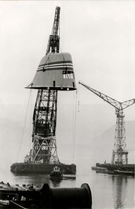 L'Atlas approche la cheminée Strombos du Sagafjord